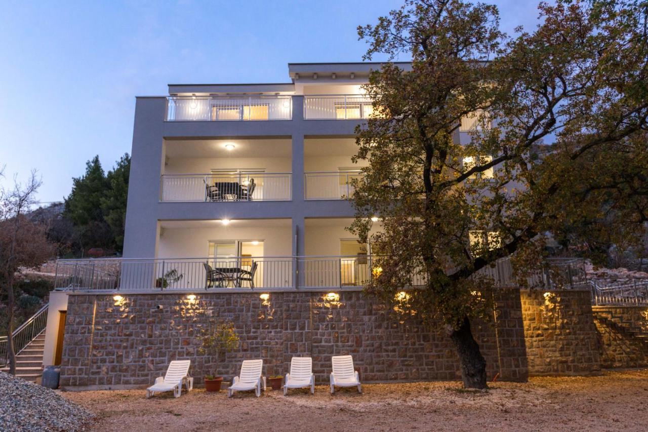 Apartmani Villa Paulo สตารีกราด-ปาเคลนีซา ภายนอก รูปภาพ
