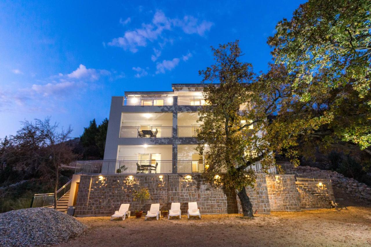 Apartmani Villa Paulo สตารีกราด-ปาเคลนีซา ภายนอก รูปภาพ