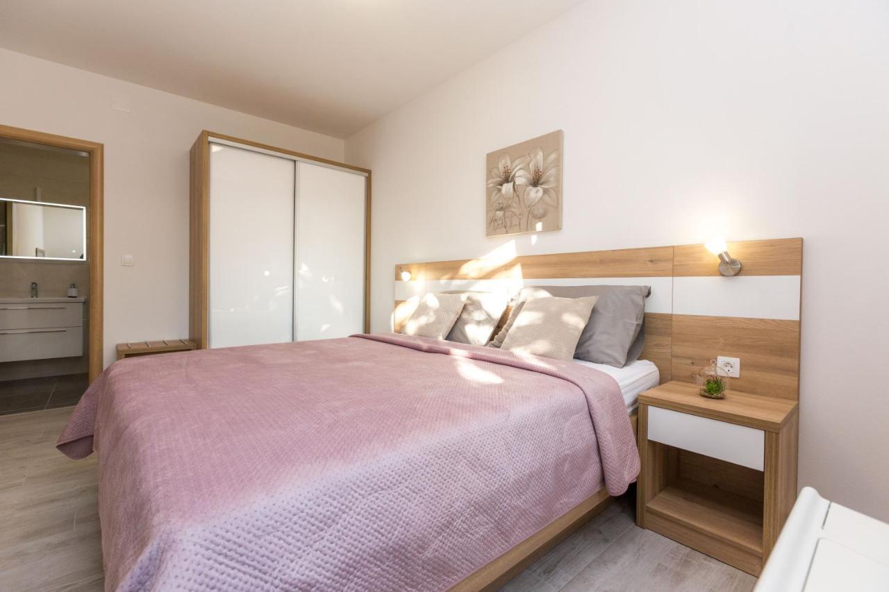 Apartmani Villa Paulo สตารีกราด-ปาเคลนีซา ภายนอก รูปภาพ
