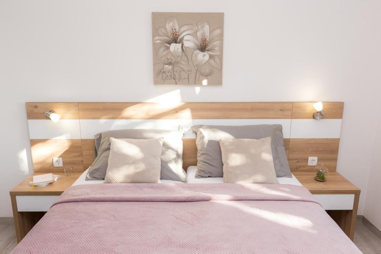 Apartmani Villa Paulo สตารีกราด-ปาเคลนีซา ภายนอก รูปภาพ