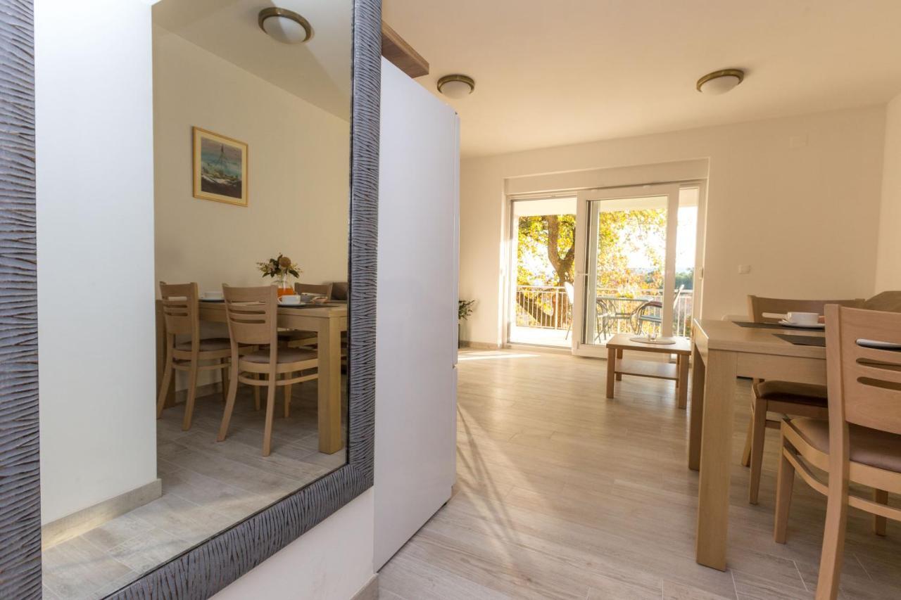 Apartmani Villa Paulo สตารีกราด-ปาเคลนีซา ภายนอก รูปภาพ