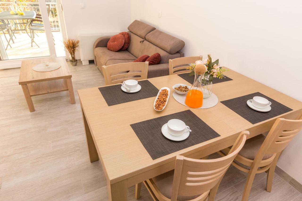 Apartmani Villa Paulo สตารีกราด-ปาเคลนีซา ภายนอก รูปภาพ