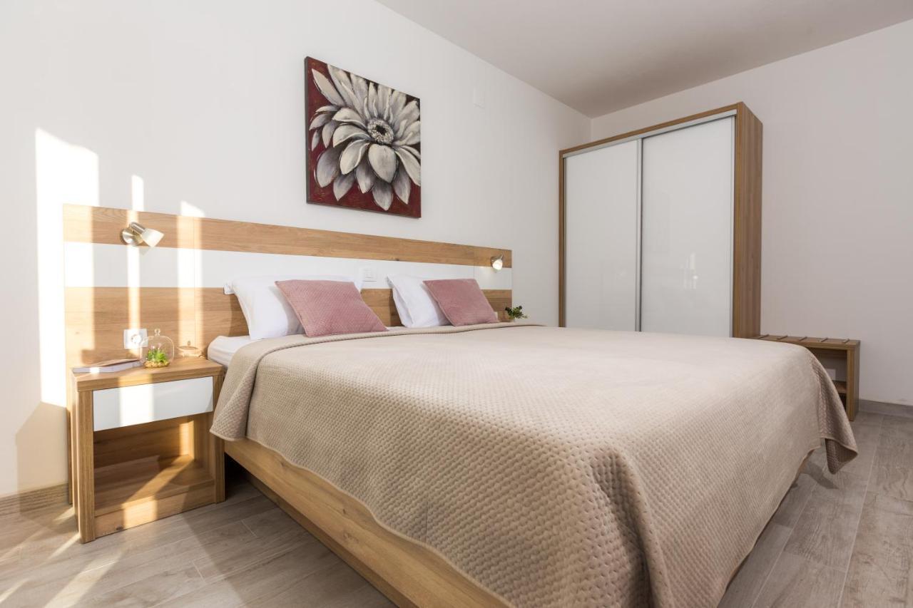 Apartmani Villa Paulo สตารีกราด-ปาเคลนีซา ภายนอก รูปภาพ
