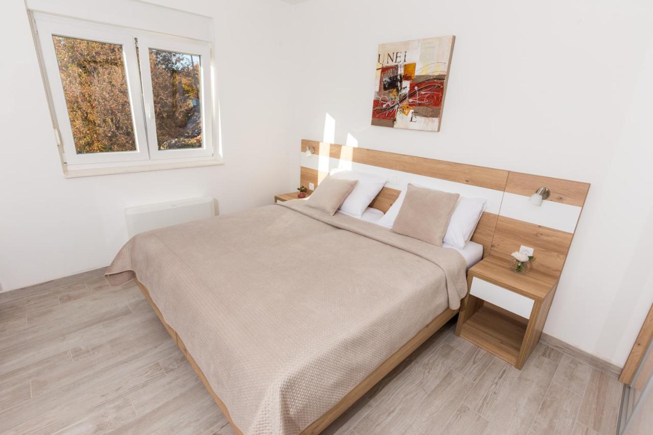 Apartmani Villa Paulo สตารีกราด-ปาเคลนีซา ภายนอก รูปภาพ