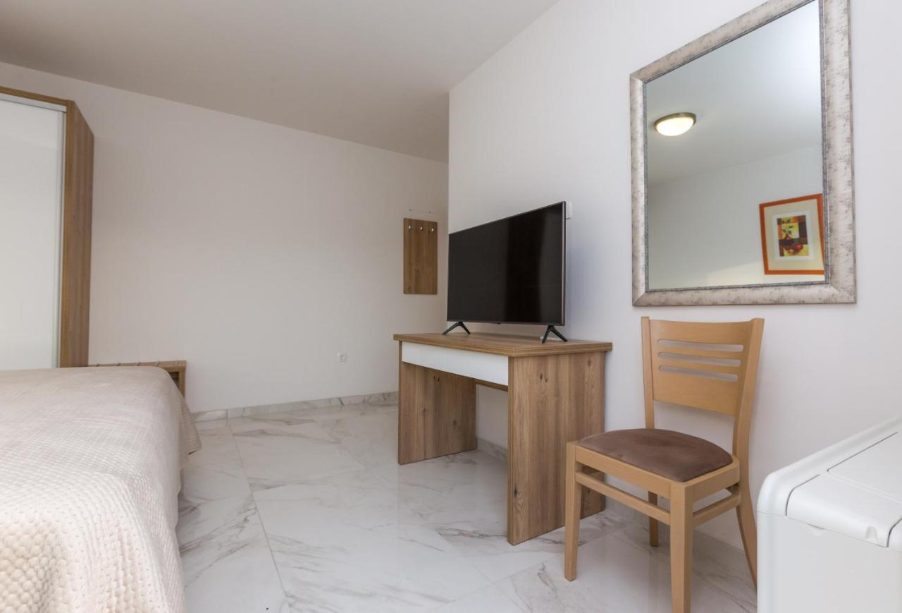 Apartmani Villa Paulo สตารีกราด-ปาเคลนีซา ภายนอก รูปภาพ