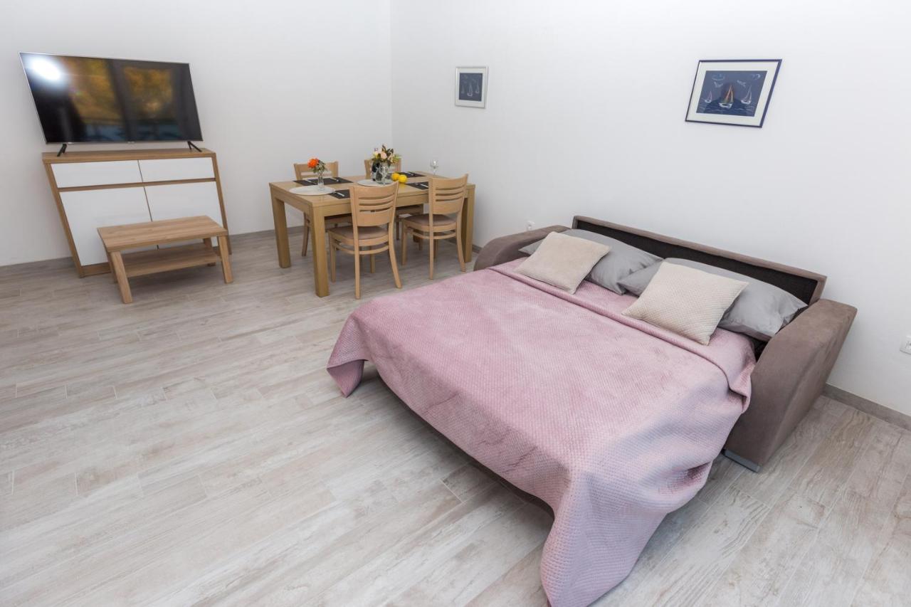 Apartmani Villa Paulo สตารีกราด-ปาเคลนีซา ภายนอก รูปภาพ