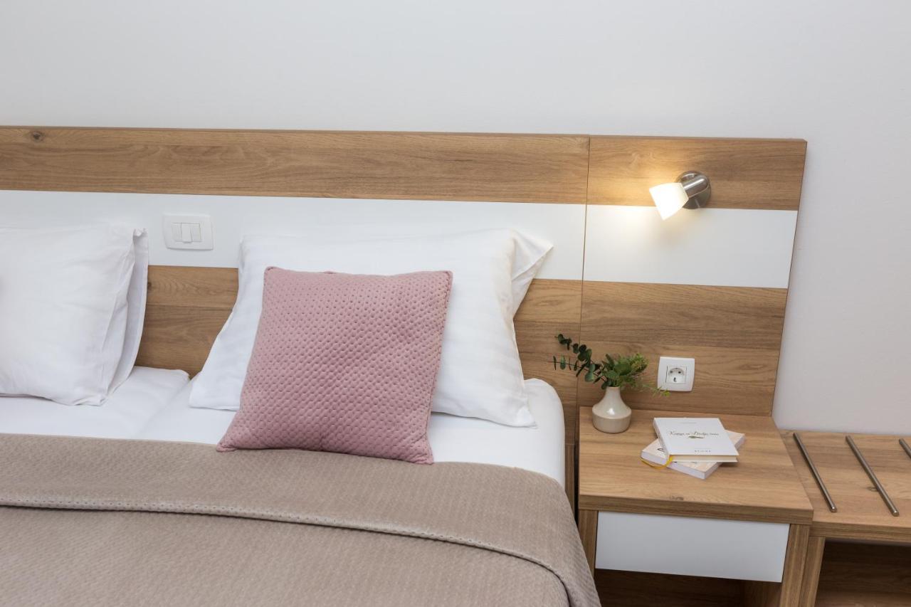 Apartmani Villa Paulo สตารีกราด-ปาเคลนีซา ภายนอก รูปภาพ