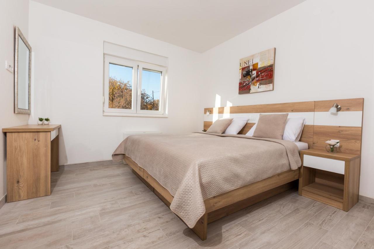 Apartmani Villa Paulo สตารีกราด-ปาเคลนีซา ภายนอก รูปภาพ