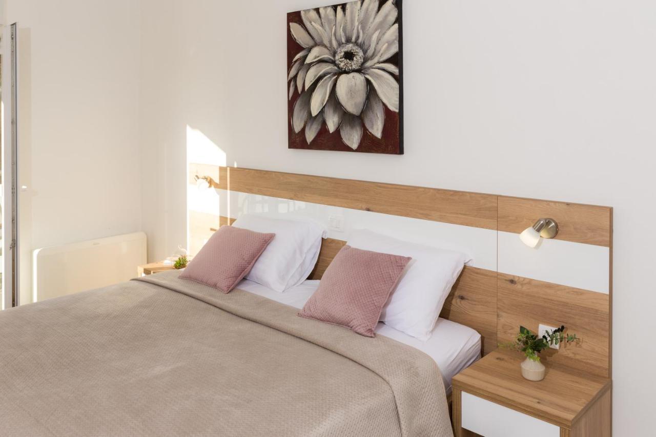 Apartmani Villa Paulo สตารีกราด-ปาเคลนีซา ภายนอก รูปภาพ