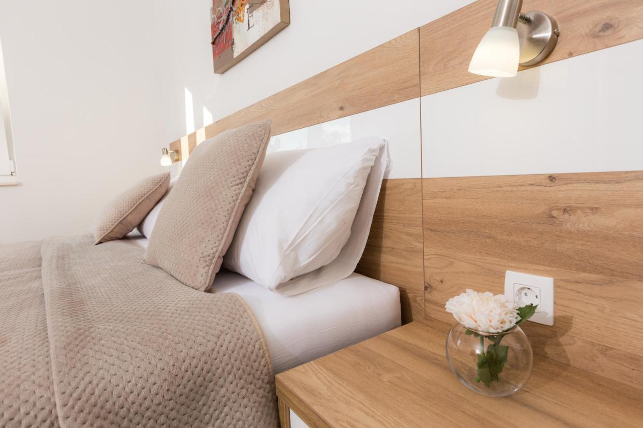 Apartmani Villa Paulo สตารีกราด-ปาเคลนีซา ภายนอก รูปภาพ