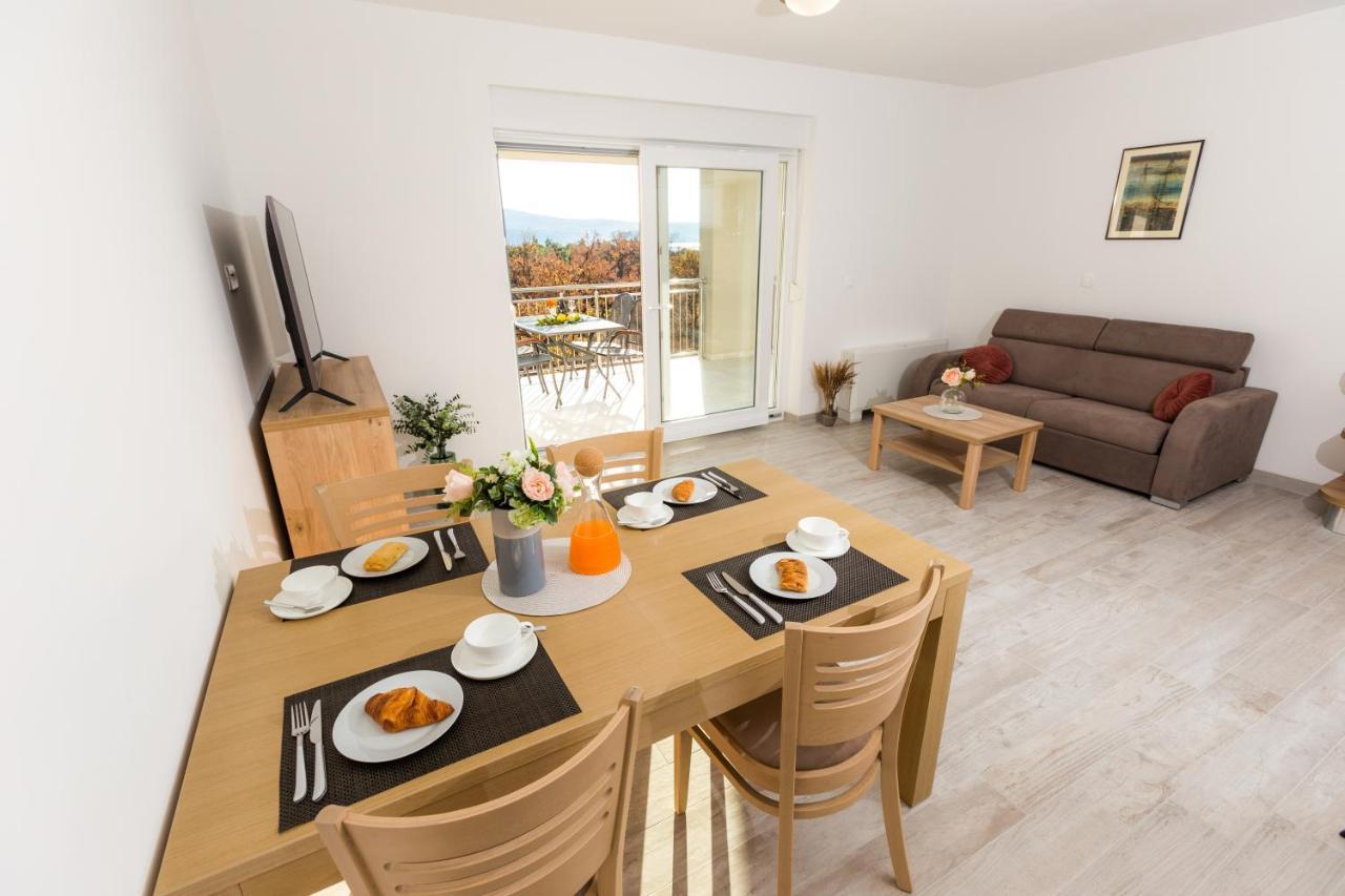 Apartmani Villa Paulo สตารีกราด-ปาเคลนีซา ภายนอก รูปภาพ