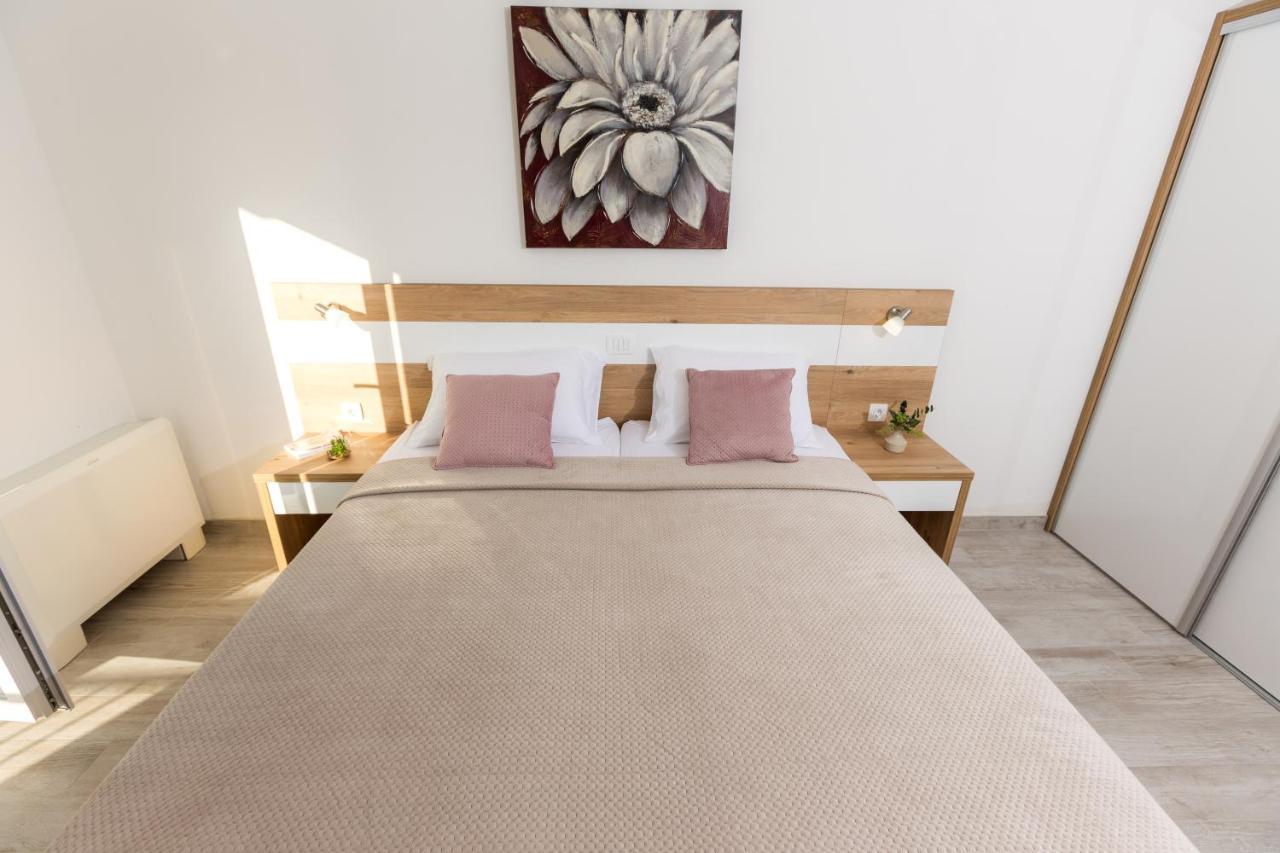 Apartmani Villa Paulo สตารีกราด-ปาเคลนีซา ภายนอก รูปภาพ