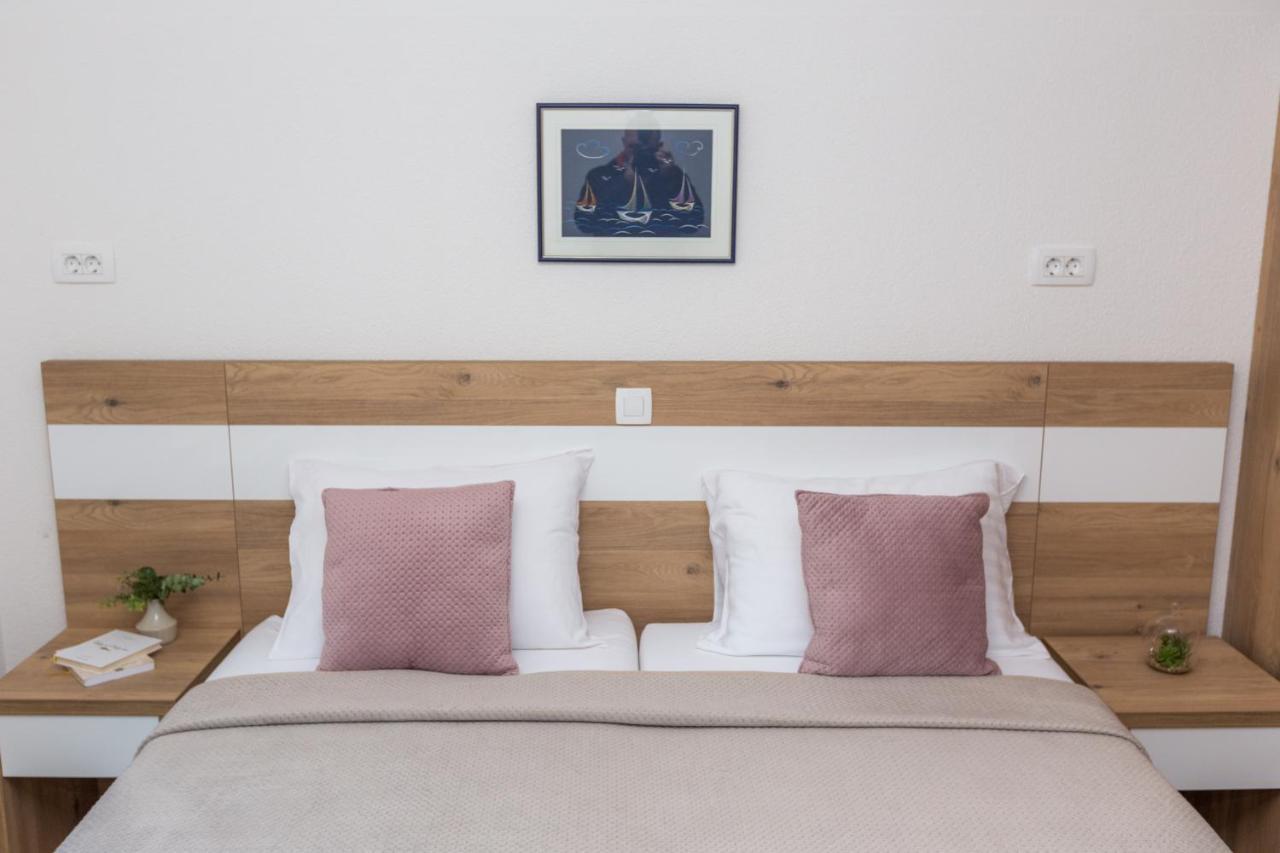 Apartmani Villa Paulo สตารีกราด-ปาเคลนีซา ภายนอก รูปภาพ