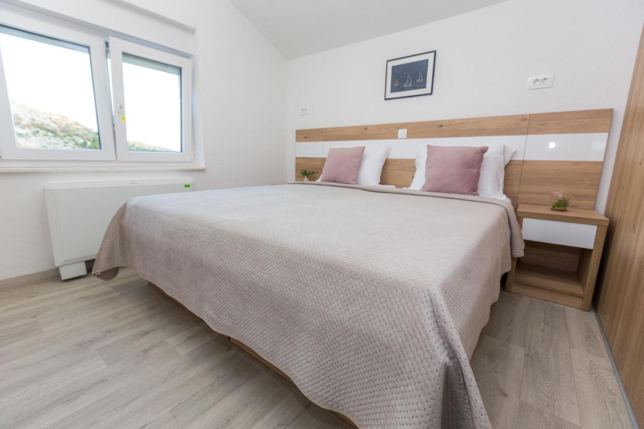 Apartmani Villa Paulo สตารีกราด-ปาเคลนีซา ภายนอก รูปภาพ