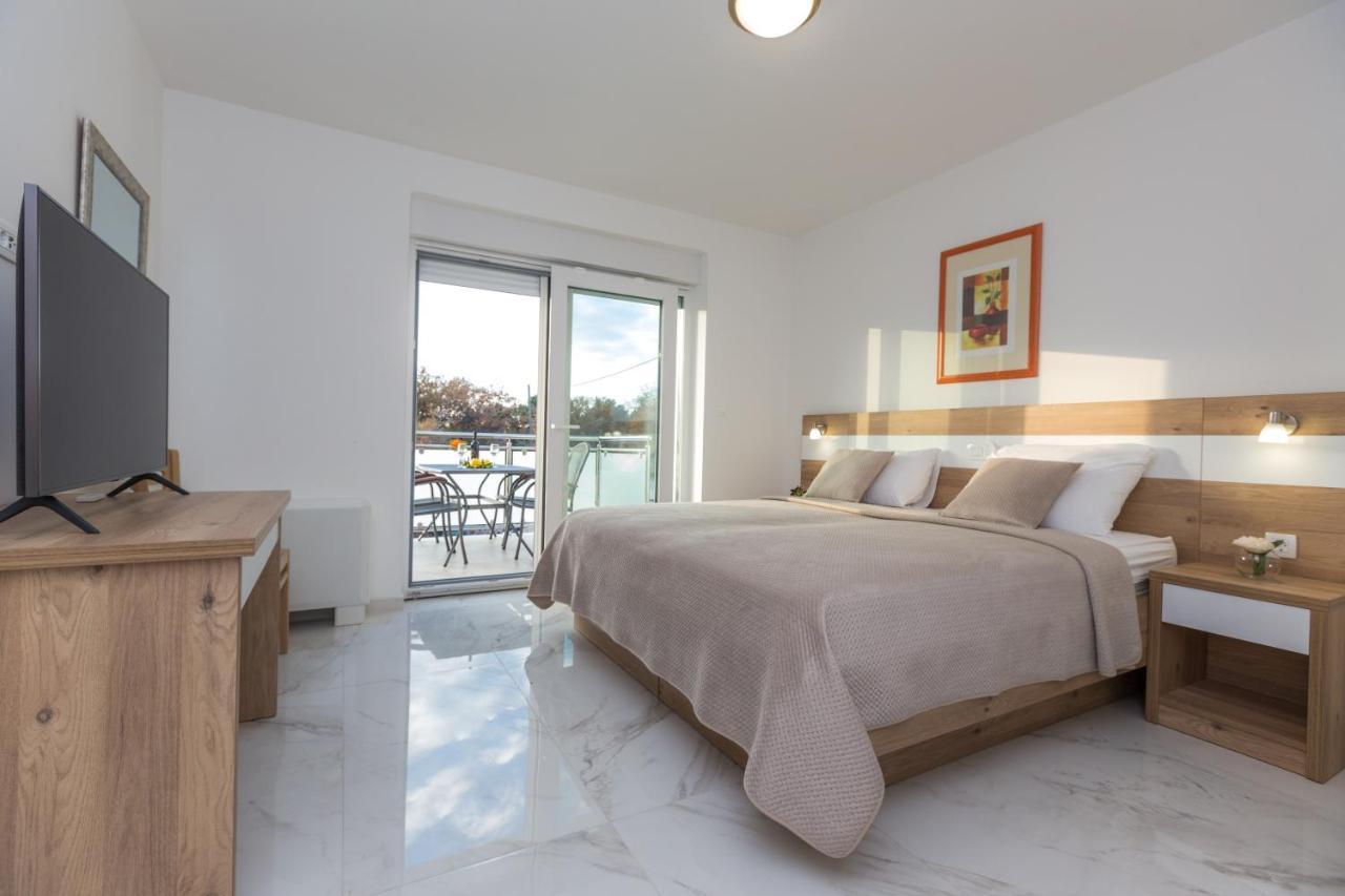 Apartmani Villa Paulo สตารีกราด-ปาเคลนีซา ภายนอก รูปภาพ