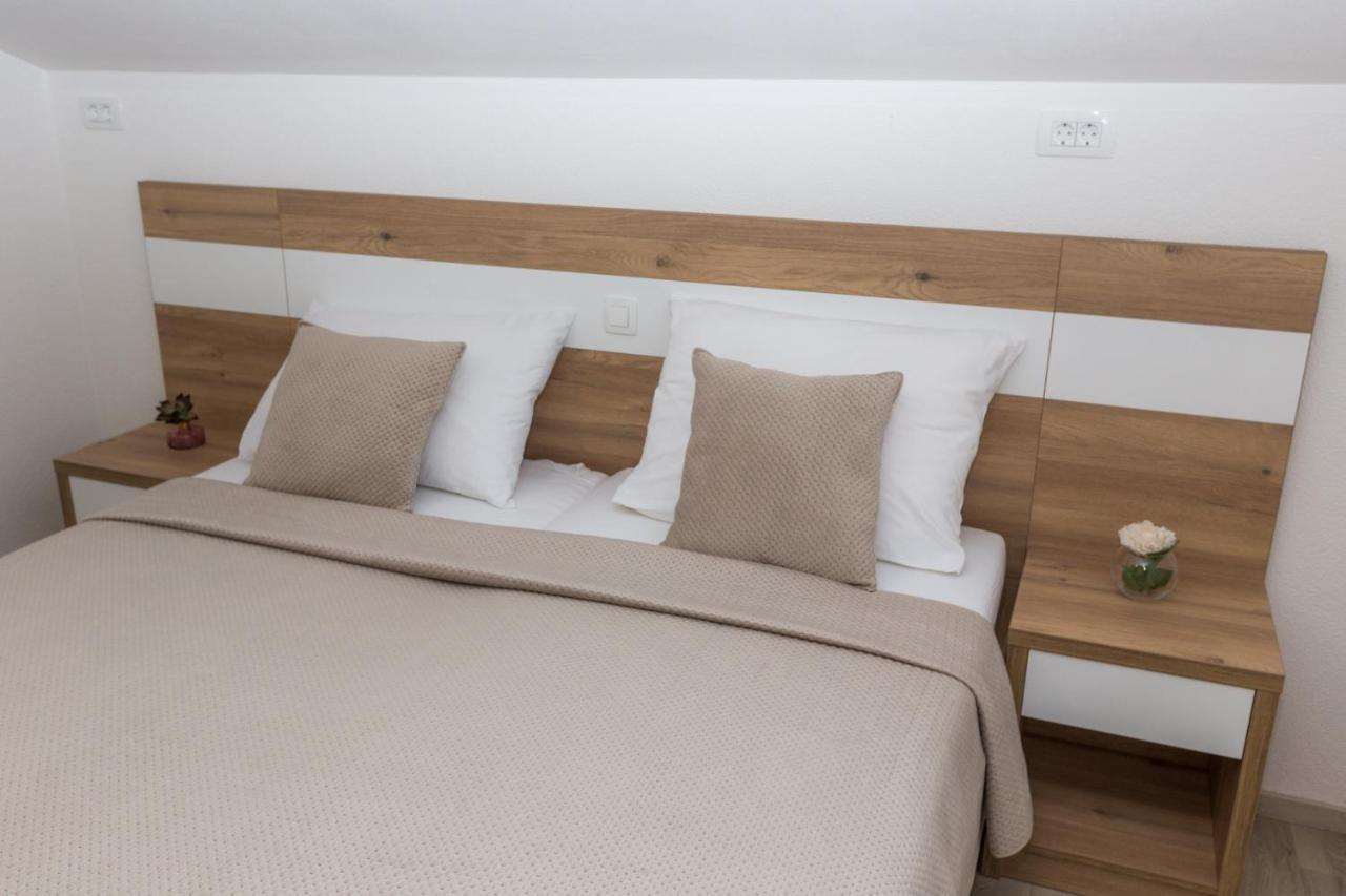 Apartmani Villa Paulo สตารีกราด-ปาเคลนีซา ภายนอก รูปภาพ
