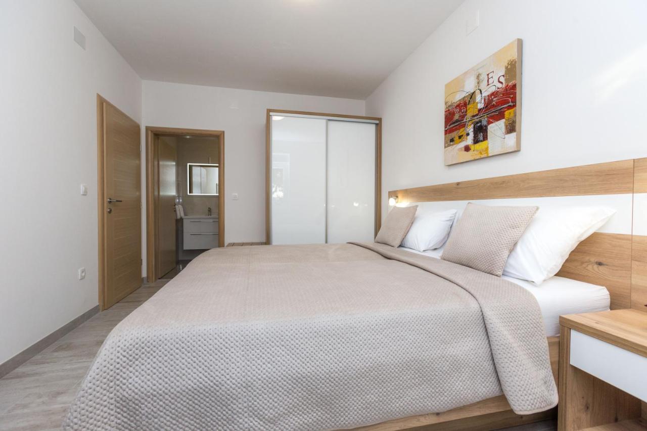 Apartmani Villa Paulo สตารีกราด-ปาเคลนีซา ภายนอก รูปภาพ