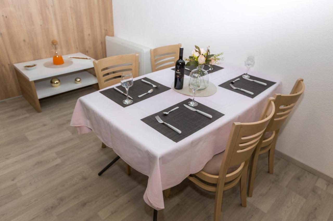 Apartmani Villa Paulo สตารีกราด-ปาเคลนีซา ภายนอก รูปภาพ