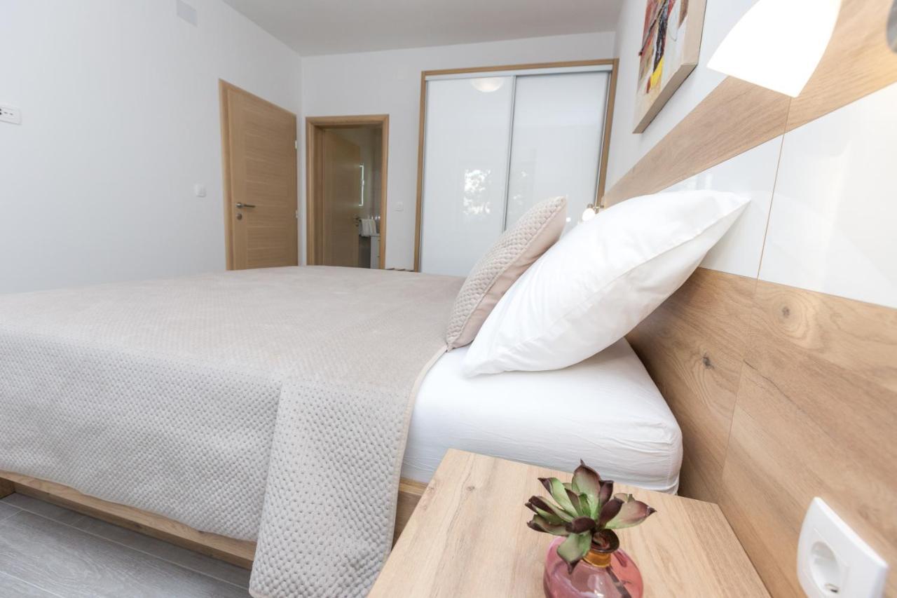 Apartmani Villa Paulo สตารีกราด-ปาเคลนีซา ภายนอก รูปภาพ