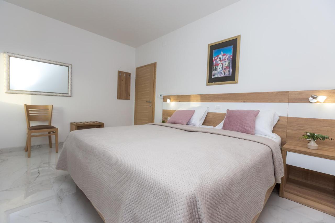 Apartmani Villa Paulo สตารีกราด-ปาเคลนีซา ภายนอก รูปภาพ