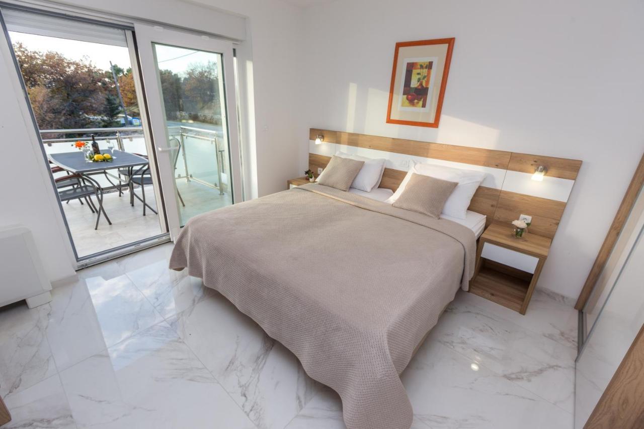 Apartmani Villa Paulo สตารีกราด-ปาเคลนีซา ภายนอก รูปภาพ