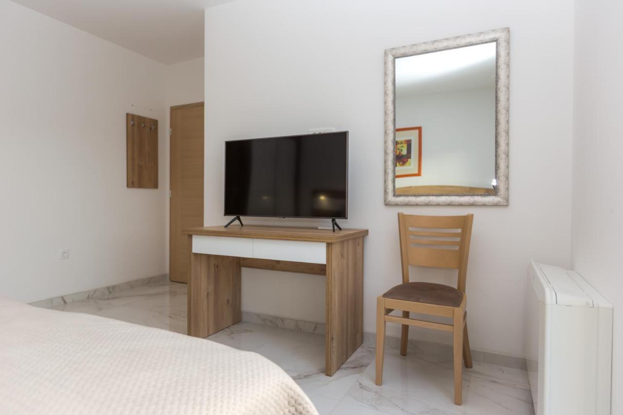 Apartmani Villa Paulo สตารีกราด-ปาเคลนีซา ภายนอก รูปภาพ